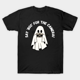 Say 'boo' for the camera! Cute halloween photographer ghost T-Shirt